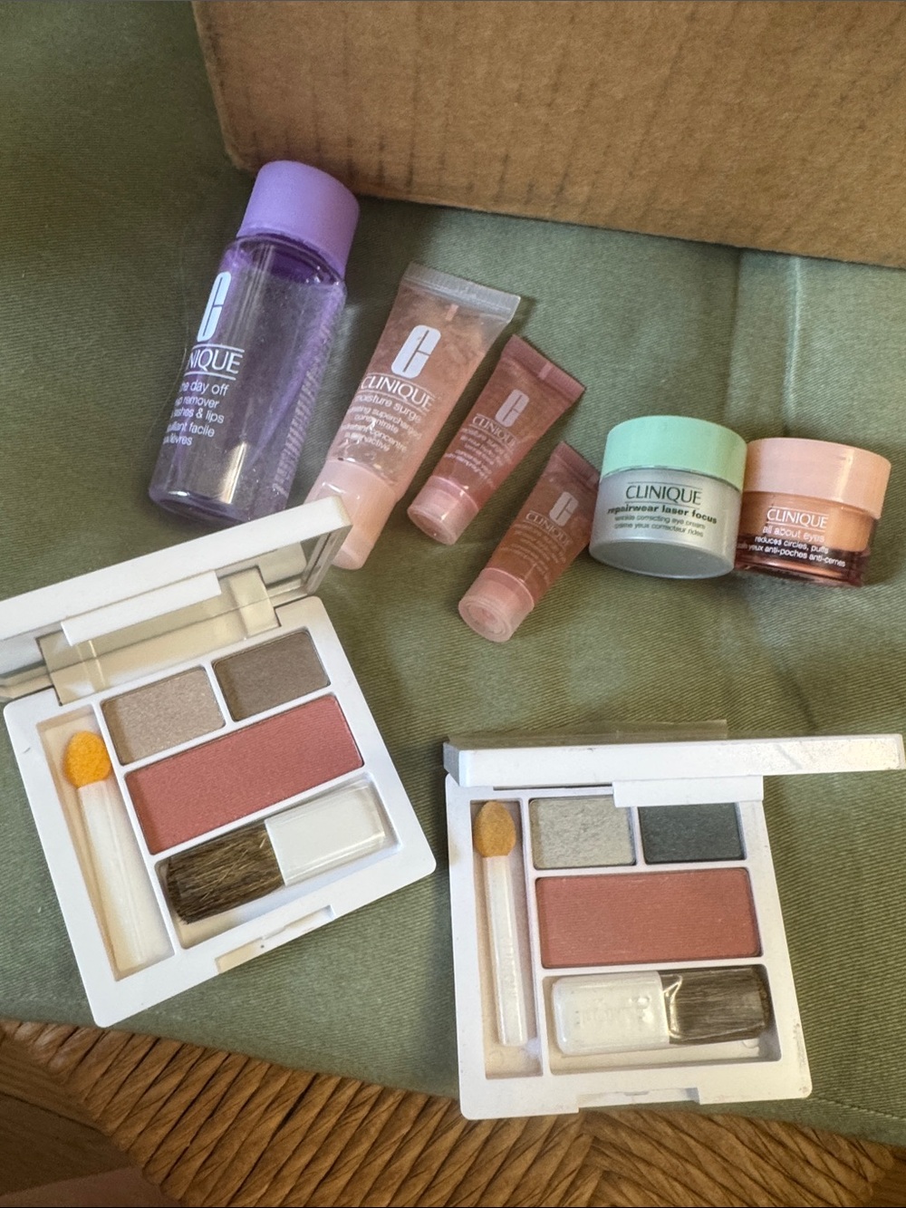 Clinique Bundle - Moisture Surge, All About Eyes, Smart Repair Night, Eyeshadow